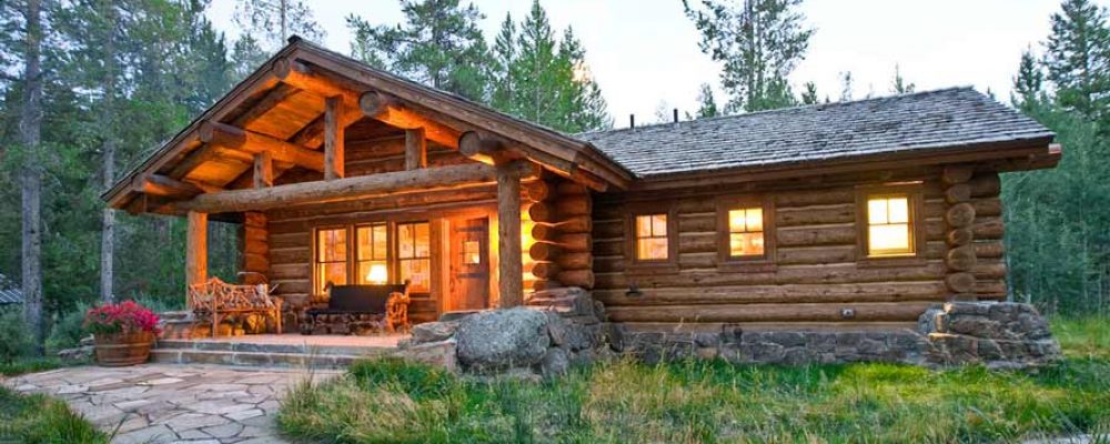 Stunning Log House w/ Stone Fireplace (12 HQ Pictures)