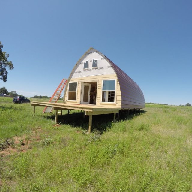 Get this unique designed cabin for only 5K (19HQ pictures)