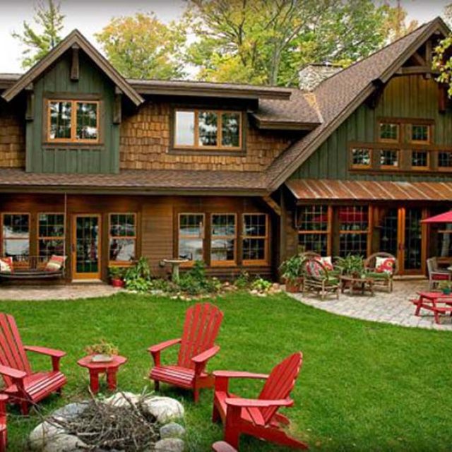 Beautiful Timber Lake House  (12 HQ Pictures)