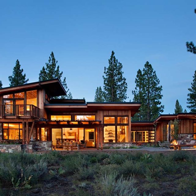 Luxurious 5,000 sq ft Timber Mountain Lodge w/ Backyard Fire Pit (8 HQ Pictures)